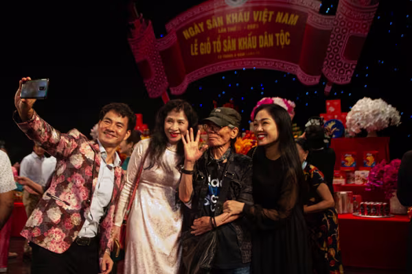 Niềm vui của các nhà hát trong ngày giỗ tổ sân khấu Niềm vui của các nhà hát trong ngày giỗ tổ sân khấu