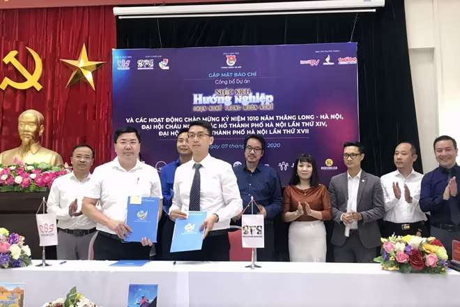 Đại diện Ban tổ chức dự án ký kết hợp tác với các đơn vị đối tác Đại diện Ban tổ chức dự án ký kết hợp tác với các đơn vị đối tác
