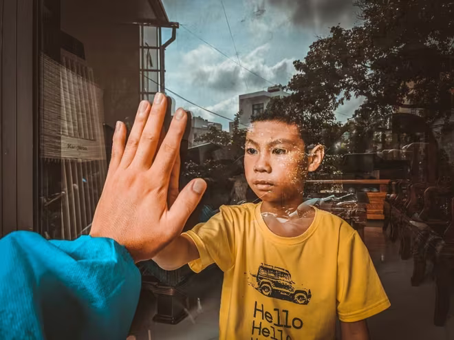 Tác giả Nguyễn Thành Đạt với tác phẩm “Ranh giới mong manh” đã đoạt giải Vàng với hạng mục Ảnh chụp bằng điện thoại Tác giả Nguyễn Thành Đạt với tác phẩm “Ranh giới mong manh” đã đoạt giải Vàng với hạng mục Ảnh chụp bằng điện thoại