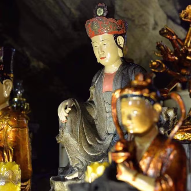 Phật bà Quan Thế Âm chùa Hương