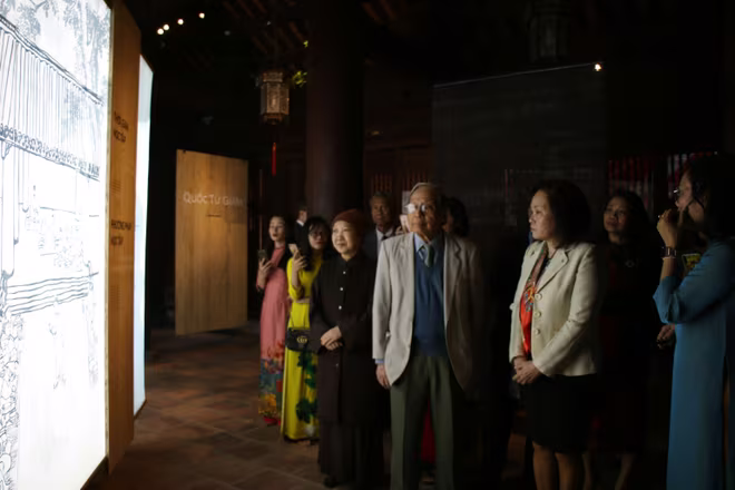 Các tài liệu, hiện vật được trưng bày theo hình thức hiện đại