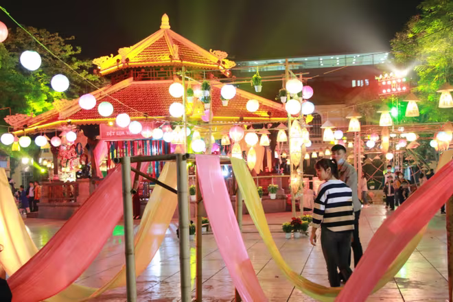 Không gian lung linh sắc màu của Lễ hội văn hóa dân gian trong đời sống đương đại