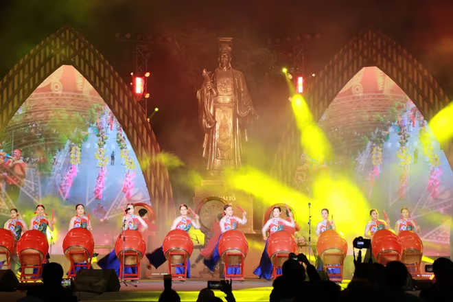 Tiết mục nghệ thuật tại lễ khai mạc