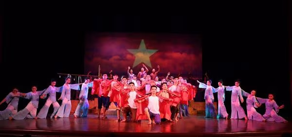 Vở diễn Giai điệu Tổ quốc của Nhà hát Chèo Việt Nam