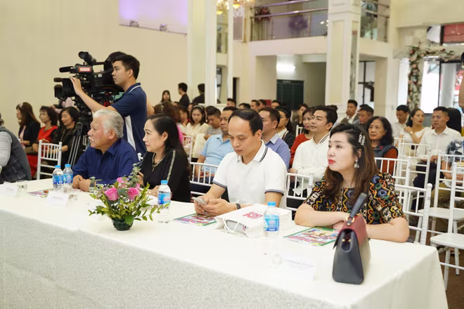 Lễ khởi công 2 vở kịch có sự tham dự của Phó Cục trưởng Cục NTBD Lê Minh Tuấn, Chủ tịch Hội Nghệ sĩ Sân khấu Việt Nam Trịnh Thúy Mùi