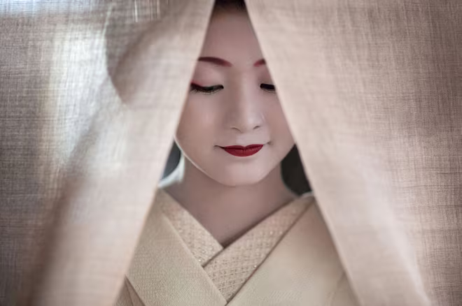 &quot;Khoảnh khắc bí mật của Maiko&quot;-nhà nhiếp ảnh Philippe Marinig