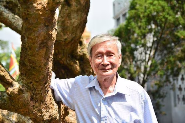 Cố nhà văn Nguyễn Xuân Khánh Cố nhà văn Nguyễn Xuân Khánh