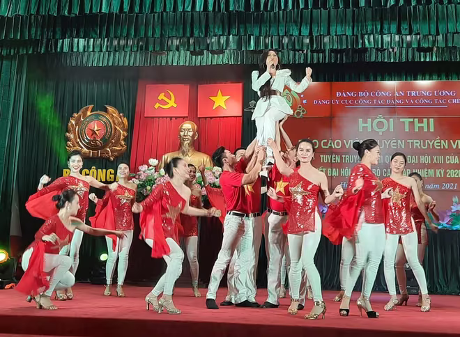 Tiết mục văn nghệ của chương trình