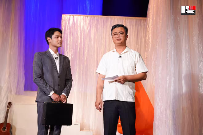 NSƯT Dũng Nam, Tô Dũng trong một phân cảnh. NSƯT Dũng Nam, Tô Dũng trong một phân cảnh.