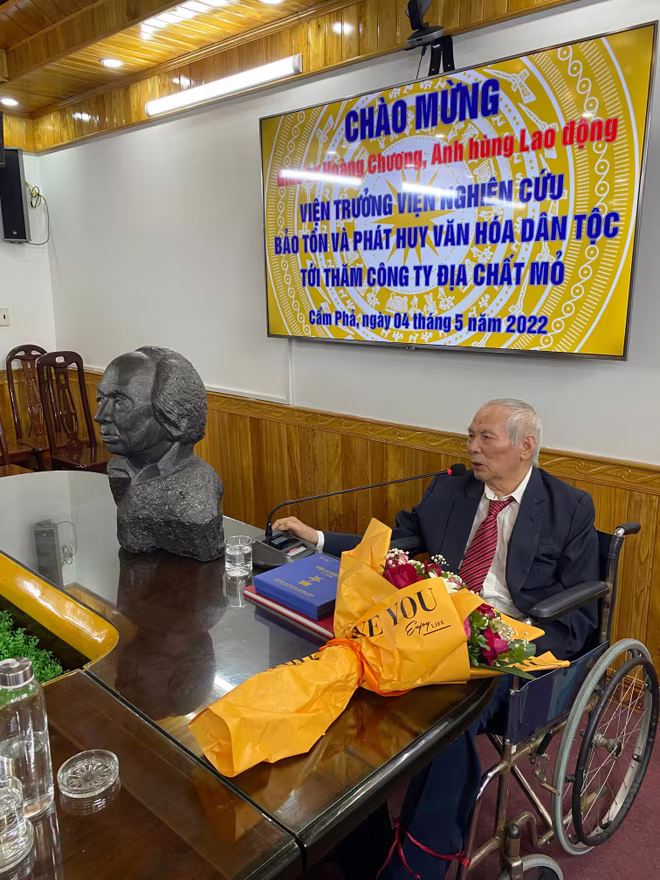 Giáo sư Hoàng Chương – Anh hùng Lao động thời kỳ đổi mới,Viện trưởng Viện nghiên cứu, bảo tồn và phát huy Văn hóa dân tộc.