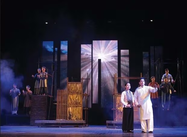 Một cảnh trong vở cải lương &quot;Nợ nước non&quot;