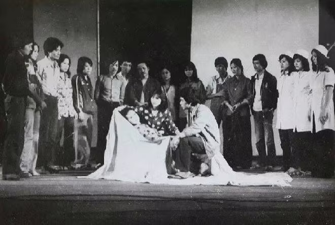 Vở kịch nói "Tôi và chúng ta" do Nhà hát Kịch Hà Nội dàn dựng Vở kịch nói "Tôi và chúng ta" do Nhà hát Kịch Hà Nội dàn dựng