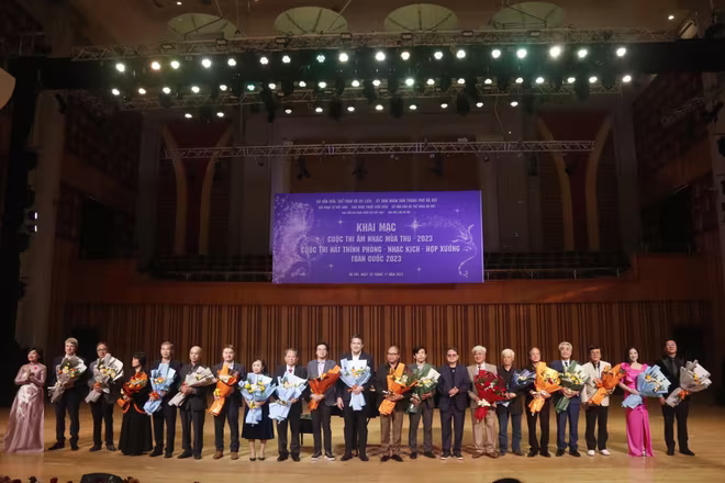 Hội đồng nghệ thuật hai cuộc thi là những nghệ sĩ, giảng viên âm nhạc thính phòng uy tín trong nước và quốc tế. Hội đồng nghệ thuật hai cuộc thi là những nghệ sĩ, giảng viên âm nhạc thính phòng uy tín trong nước và quốc tế.