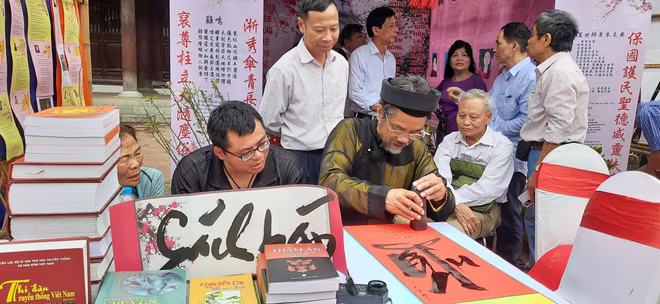 Hoạt động viết thư pháp Hoạt động viết thư pháp