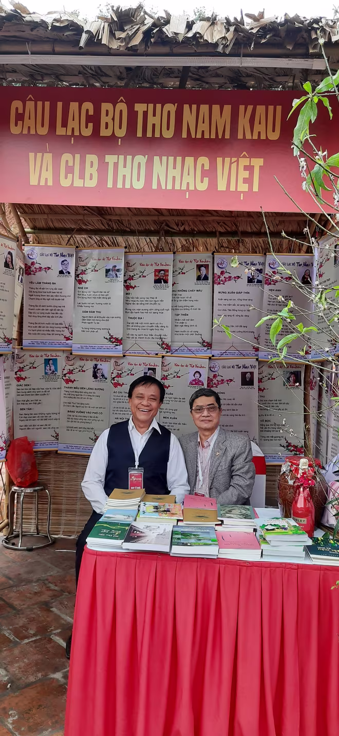 Quán thơ của CLB Nam Kau và CLB thơ Nhạc Việt Quán thơ của CLB Nam Kau và CLB thơ Nhạc Việt