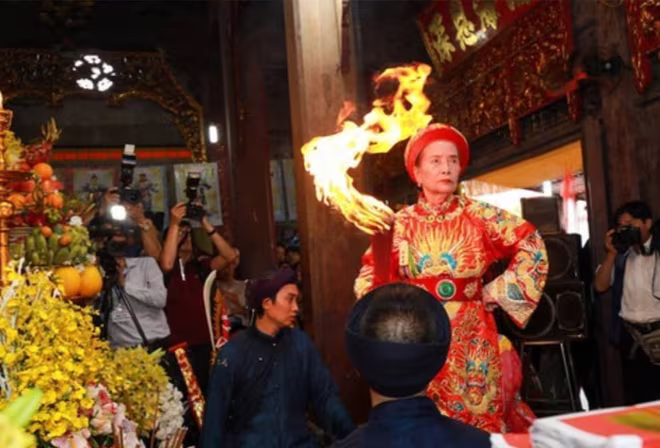 Bà là người dành cả cuộc đời thực hành, truyền dạy tín ngưỡng thờ Mẫu