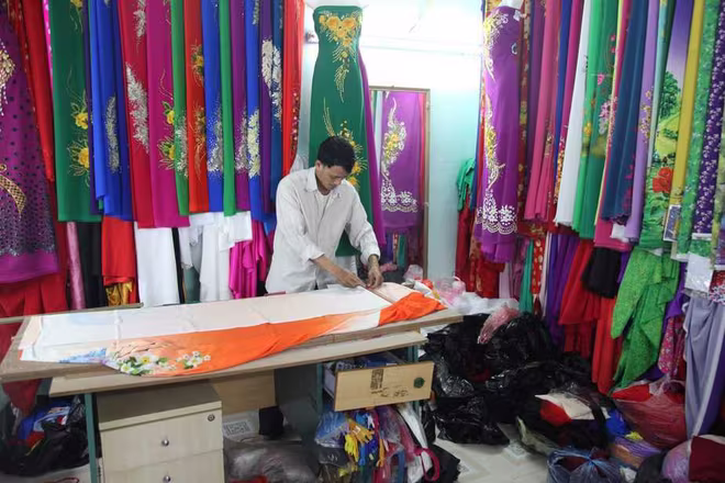 Làng nghề may Trạch Xá, Ứng Hòa, Hà Nội