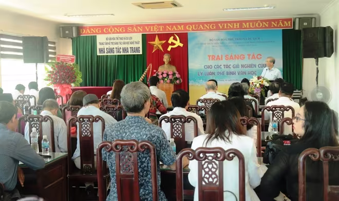 Trại sáng tác tại TP Nha Trang vào tháng 5/2024 Trại sáng tác tại TP Nha Trang vào tháng 5/2024