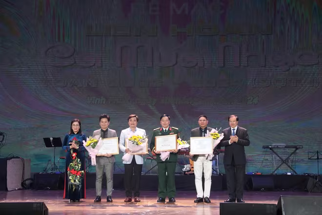 Vở nhạc kịch “Giấc mơ Chí Phèo” và vở diễn opera ballet “Carmen” được trao giải xuất sắc Vở nhạc kịch “Giấc mơ Chí Phèo” và vở diễn opera ballet “Carmen” được trao giải xuất sắc