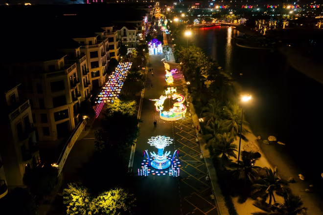 Không gian trưng bày các mô hình đèn lồng trải dài gần 2km.