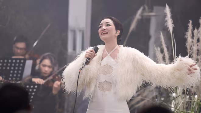 Ca sĩ Phạm Thu Hà sẽ góp mặt trong chương trình nghệ thuật.