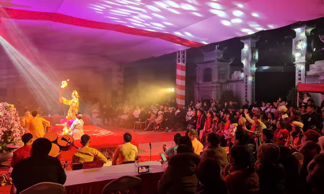 Liên hoan thu hút đông đảo người dân tới tham dự. Liên hoan thu hút đông đảo người dân tới tham dự.
