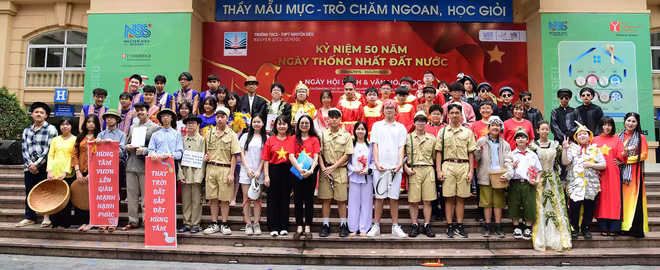 Thầy và trò trường THCS & THPT Nguyễn Siêu tham dự Ngày hội Sách và Văn hóa đọc. Thầy và trò trường THCS & THPT Nguyễn Siêu tham dự Ngày hội Sách và Văn hóa đọc.