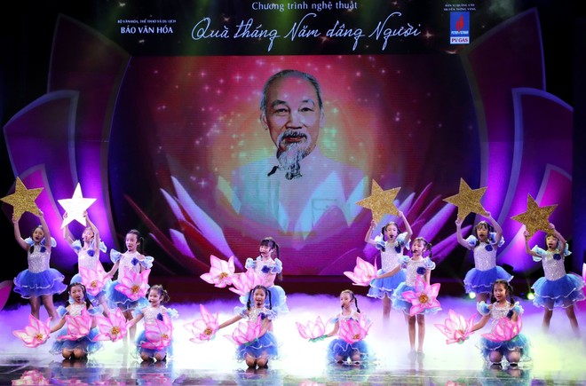 Chương trình thể hiện tình cảm của nhân dân với Chủ tịch Hồ Chí Minh.