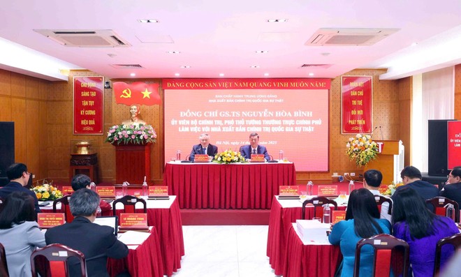 Toàn cảnh buổi làm việc. Ảnh: Nguyễn Hoàng