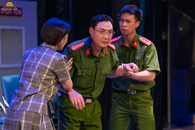 Một cảnh trong vở &quot;Đối mặt&quot; của nhà hát Kịch Hà Nội sẽ góp mặt tại liên hoan.