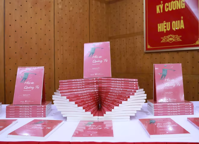 Cuốn sách &quot;Hồi ức Quảng Trị&quot;