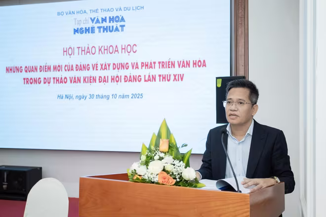Tổng biên tập tạp chí Văn hóa Nghệ thuật Hoàng Hà phát biểu đề dẫn hội thảo. Tổng biên tập tạp chí Văn hóa Nghệ thuật Hoàng Hà phát biểu đề dẫn hội thảo.