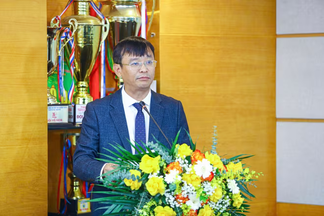 Nhà báo Nguyễn Văn Hoài, Tổng Biên tập Báo Nông thôn ngày nay/Dân Việt, Trưởng ban tổ chức phát biểu. Nhà báo Nguyễn Văn Hoài, Tổng Biên tập Báo Nông thôn ngày nay/Dân Việt, Trưởng ban tổ chức phát biểu.