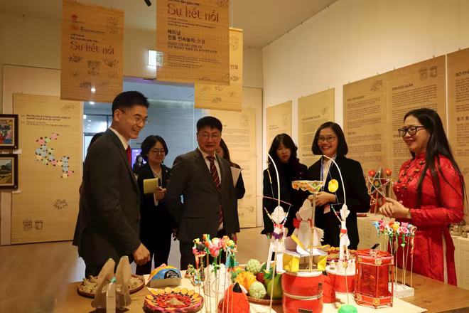 Check-in cùng mâm cỗ trông trăng truyền thống. Ảnh: Bảo tàng Dân tộc học Việt Nam.