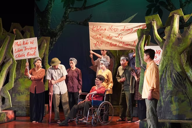 Cảnh trong vở &quot;Biệt đội báo đen&quot;