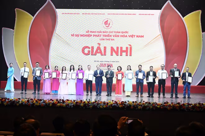 Trao giải Nhì Trao giải Nhì