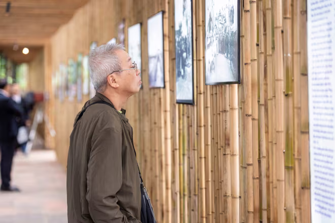 Không gian triển lãm được kiến tạo từ chất liệu tre truyền thống. Không gian triển lãm được kiến tạo từ chất liệu tre truyền thống.