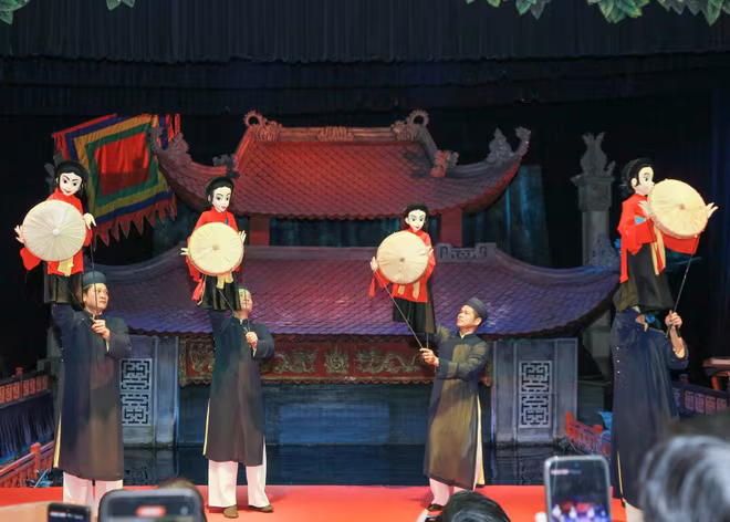 Biểu diễn rối cạn.