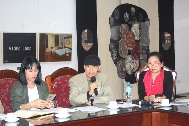 PGS.TS Nguyễn Nghĩa Phương, Phó Hiệu trưởng nhà trường chia sẻ thông tin về các hoạt động kỷ niệm 100 năm trường Đại học Mỹ thuật Việt Nam.