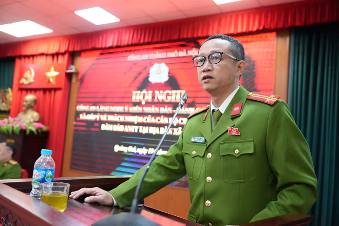 Trung tá Ngô Đăng Trung - Phó trưởng Công an xã giải đáp ý kiến nhân dân Trung tá Ngô Đăng Trung - Phó trưởng Công an xã giải đáp ý kiến nhân dân