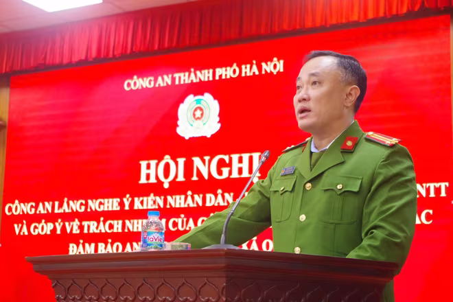 Trung tá Hà Huy Bình - Trưởng Công an xã triển khai nội dung hội nghị Trung tá Hà Huy Bình - Trưởng Công an xã triển khai nội dung hội nghị