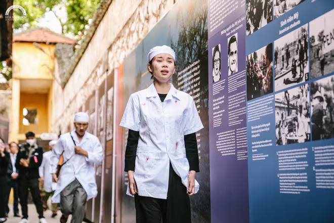 hoạt cảnh tái hiện khoảnh khắc sinh tử tại Bệnh viện Bạch Mai năm 1972