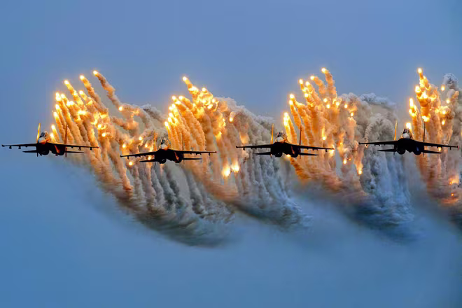 &quot;Sức mạnh của hổ mang chúa Su-30MK2&quot;- Nguyễn Tiến Anh Tuấn đoạt HCV FIAP thể loại Ảnh màu.