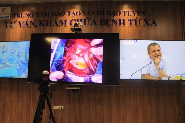 GS.TS Lê Ngọc Thành, Giám đốc Bệnh viện E hội chẩn trực tuyến ca mổ tim ở Thái Bình