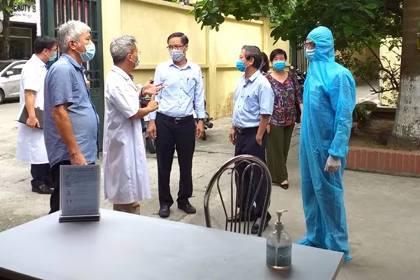 Đoàn Cục Y tế dự phòng kiểm tra công tác điều trị SXH tại Bệnh viện Đa khoa Đống Đa