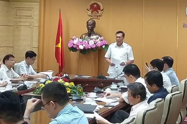 Thứ trưởng Bộ Y tế Đỗ Xuân Tuyên chủ trì cuộc họp sáng 21-9 Thứ trưởng Bộ Y tế Đỗ Xuân Tuyên chủ trì cuộc họp sáng 21-9