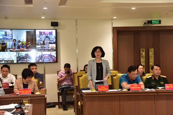 Phó Chủ tịch HĐND TP Phùng Thị Hồng Hà phát biểu tại hội nghị Phó Chủ tịch HĐND TP Phùng Thị Hồng Hà phát biểu tại hội nghị