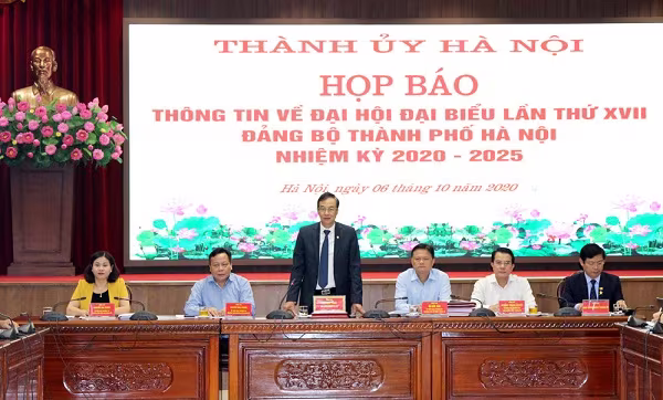 Phó Bí thư Thành ủy Hà Nội Đào Đức Toàn trả lời một số câu hỏi của phóng viên Phó Bí thư Thành ủy Hà Nội Đào Đức Toàn trả lời một số câu hỏi của phóng viên