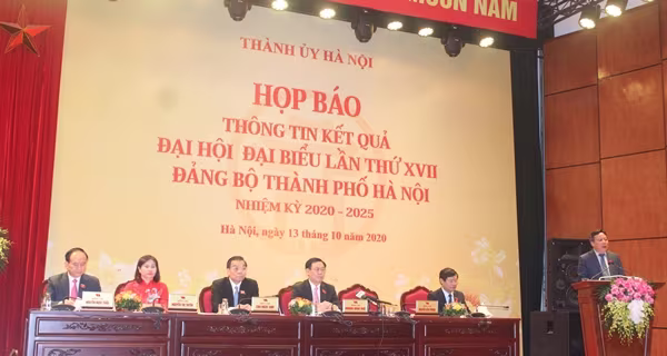 Tân Phó Bí thư Thành ủy Nguyễn Văn Phong thông tin mở đầu buổi họp báo