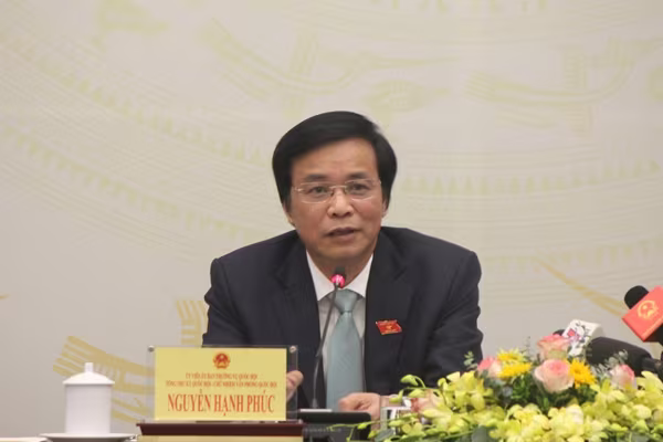 Ông Nguyễn Hạnh Phúc trả lời câu hỏi của báo chí tại buổi họp báo Ông Nguyễn Hạnh Phúc trả lời câu hỏi của báo chí tại buổi họp báo